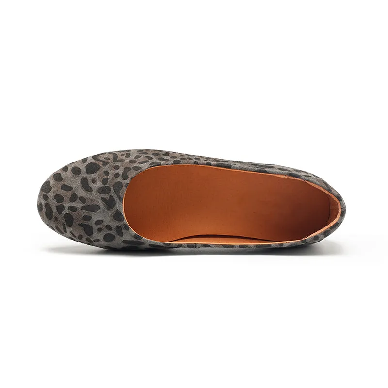 Dwarves Studio Casual Leopard Print Suede Flats | Round-Toe Slip-On Shoes in Brown/Grey/Apricot