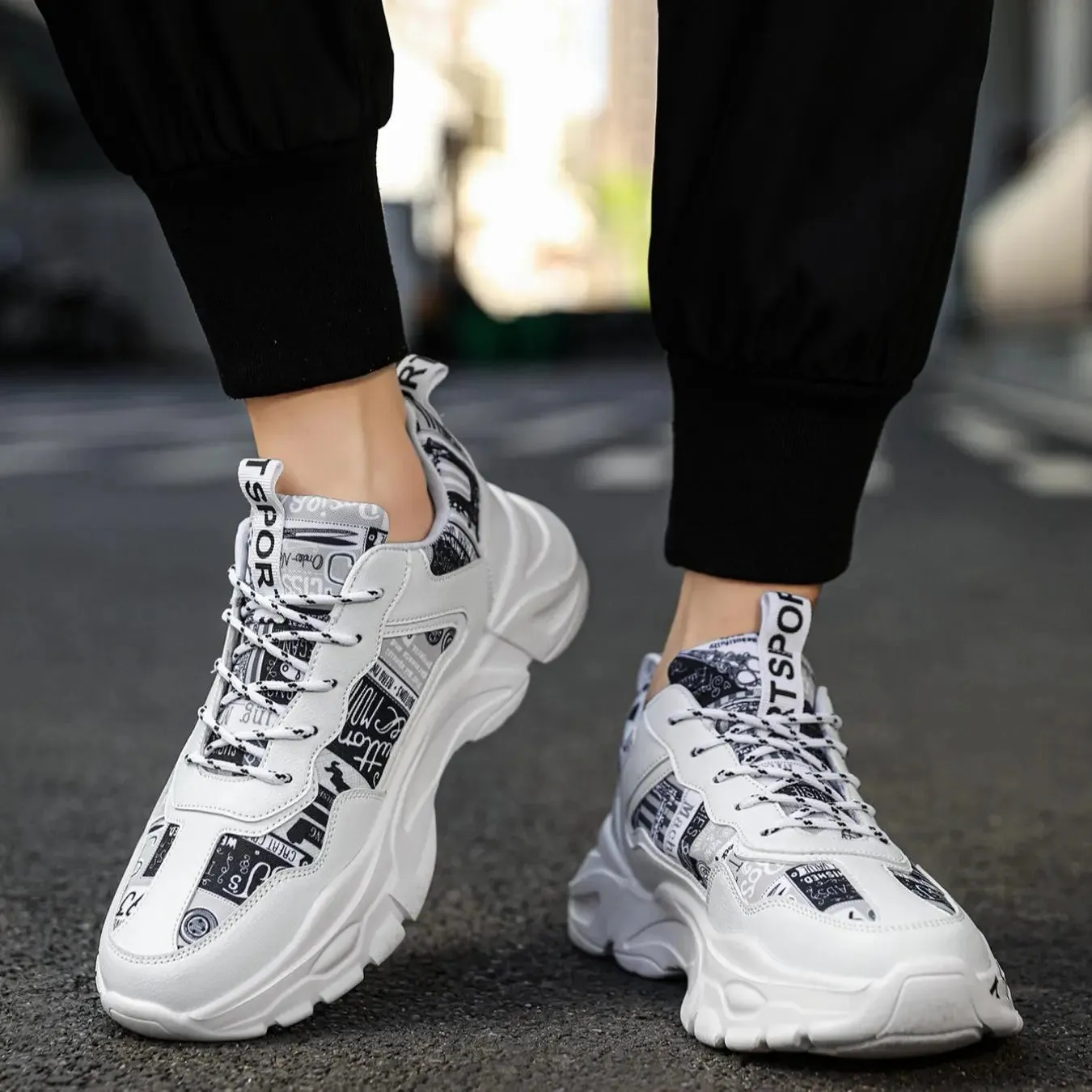 Fashionable Letter Pattern Mesh Sneakers