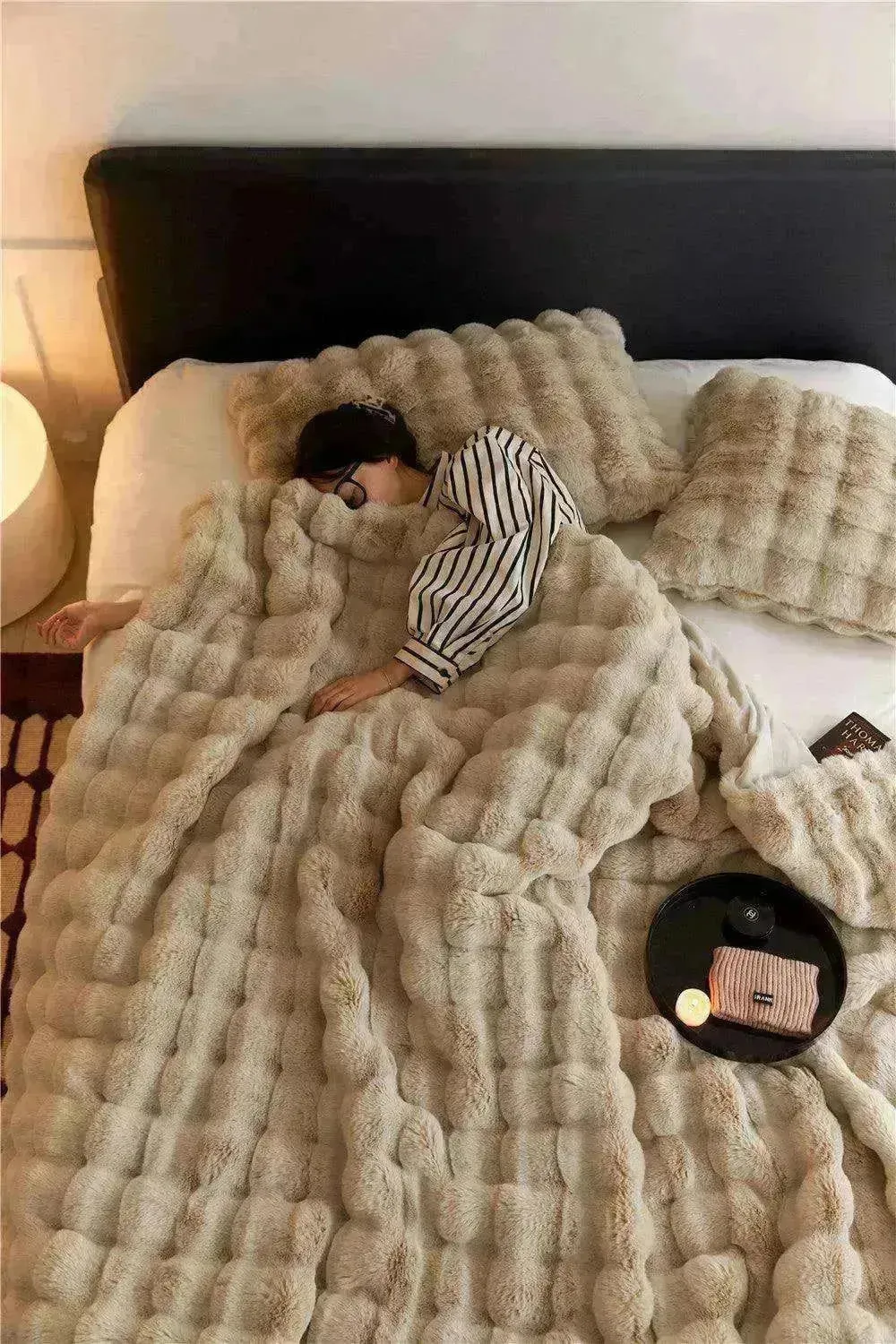 Polyester Carpet Rabbit Bubble Velvet Thickened Nap Quilt Blanket