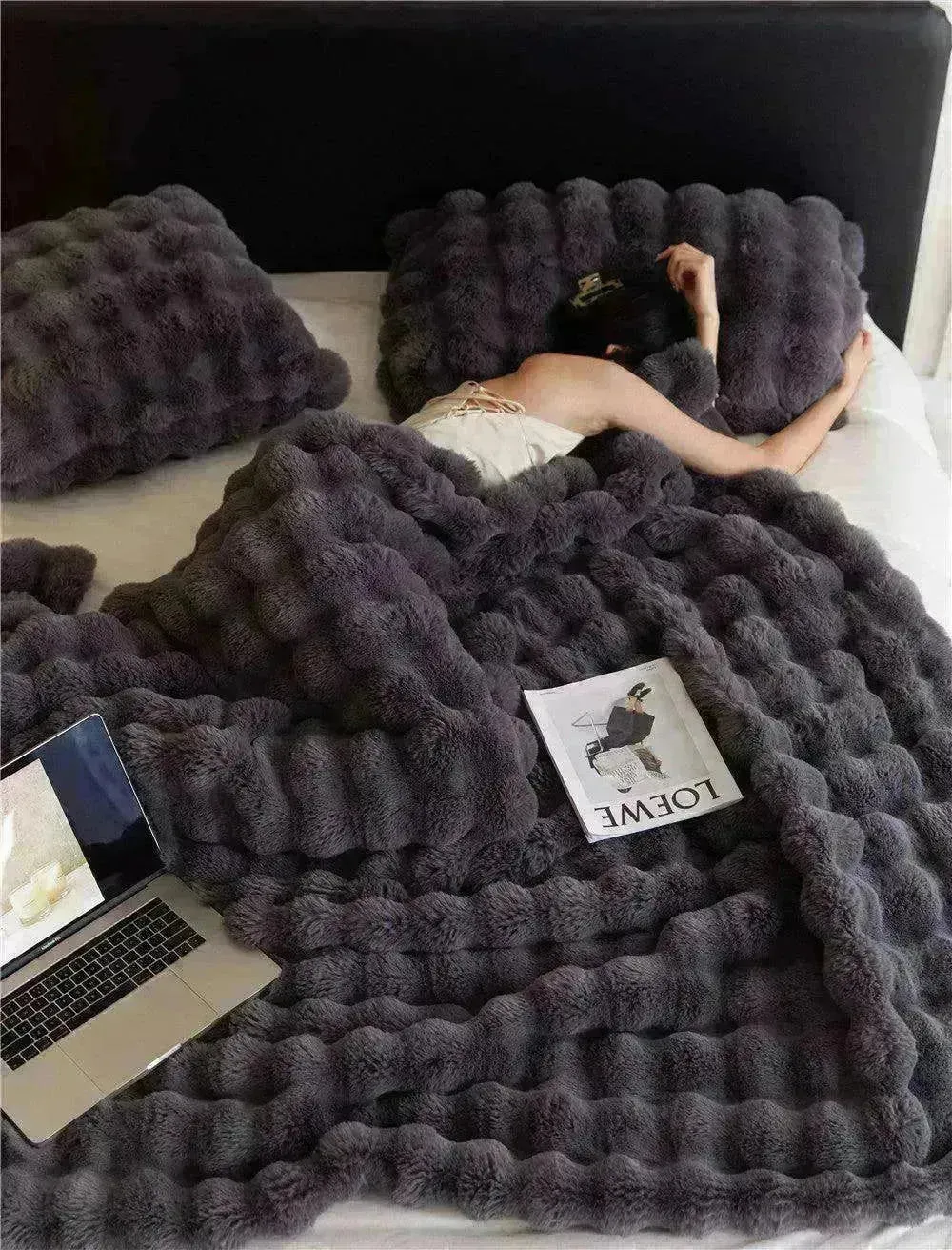 Polyester Carpet Rabbit Bubble Velvet Thickened Nap Quilt Blanket